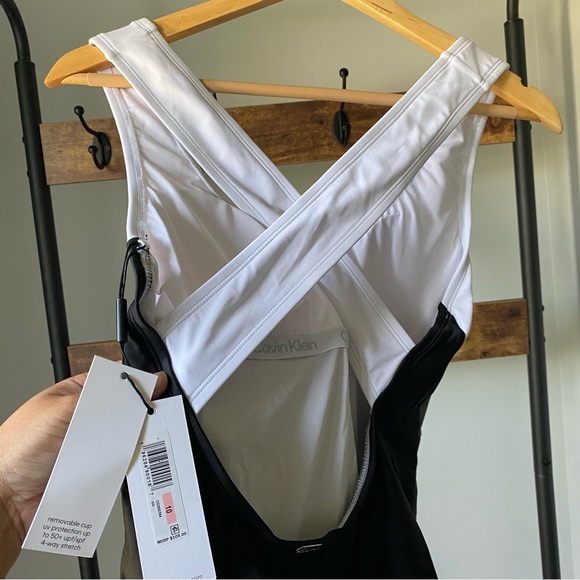 Calvin Klein women’s Colorblock One-piece UPF stretch Swimsuit Black size 10 NEW - Picture 4 of 9